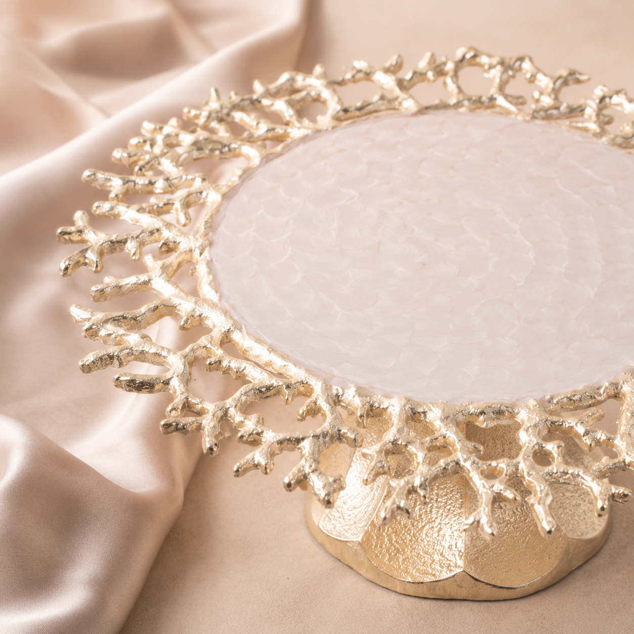 Coral Lume Cake Stand