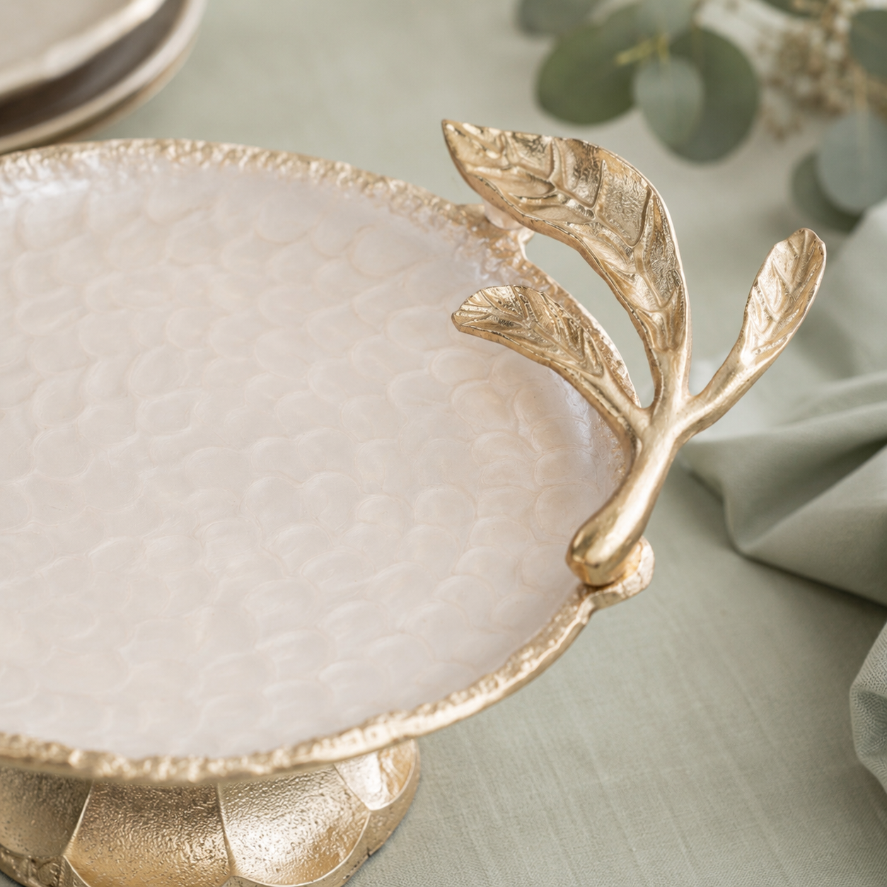Verdant Leaf Cake Stand